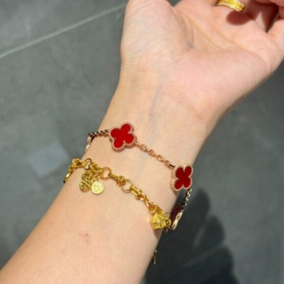 Van Cleef & Arpels Red Clover Bracelet - Picture 6 of 6